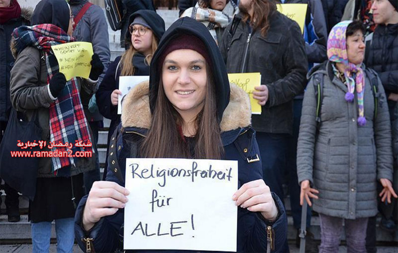 Demo-Mit-Kopftuch