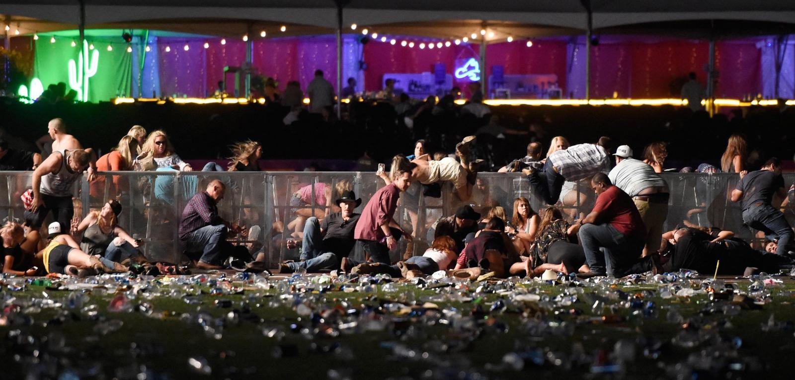 las-vegas-polizisten-vor-auto1