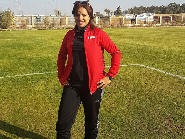 Fussball-Reichterin-feld