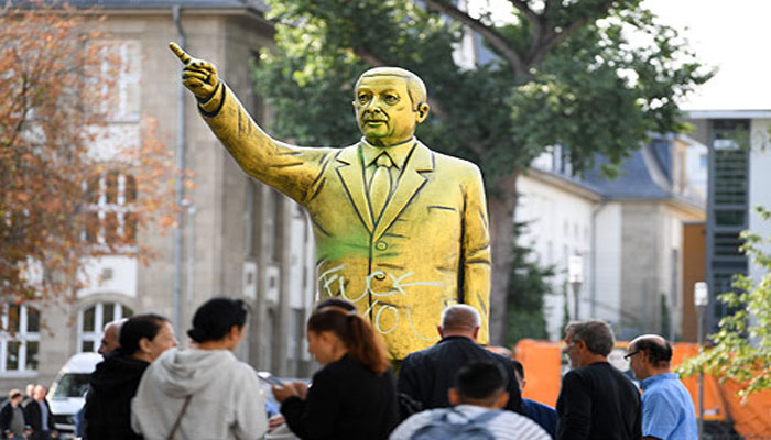 Erdogan-Statue-1