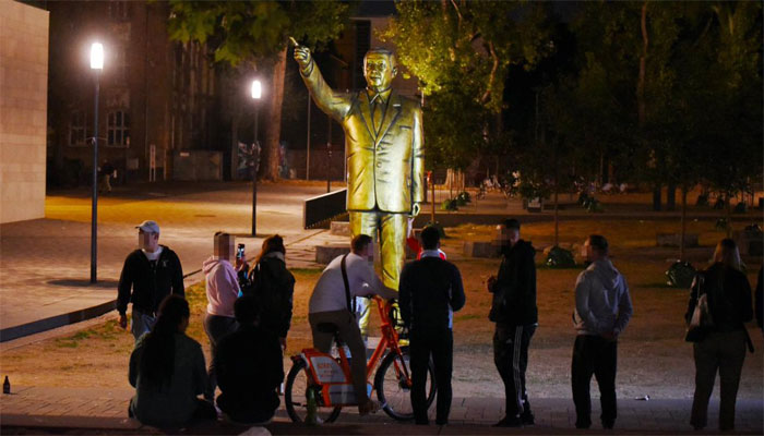 Erdogan-Statue-2