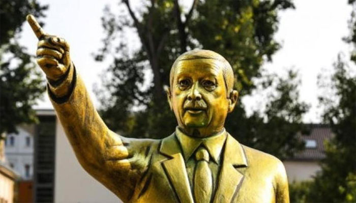 Erdogan-Statue-3