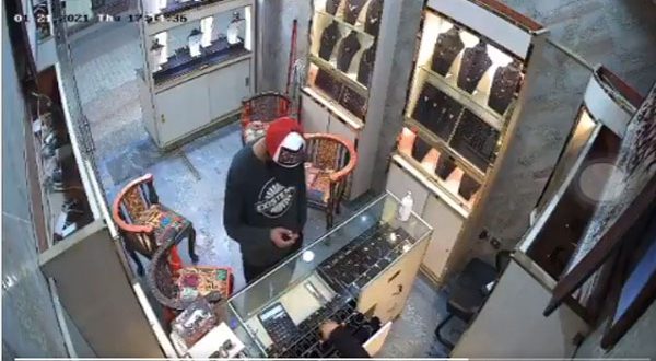 سطو فجرّي في فيينا ينتهي بتوقيف سريع.. اعتقال بلغاري بعد اقتحام متجر مجوهرات