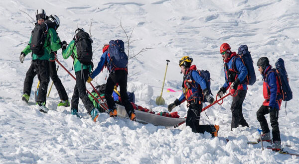 احتيال جبلي في نيبال: تسميم المتسلقين لفرض عمليات إنقاذ تكلف 17 مليون يورو