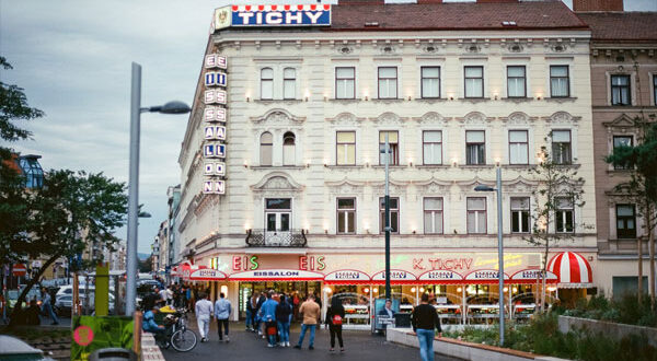 “الهجوم على المثلجات” في فيينا… آلاف يتوافدون إلى “Tichy” مع أول موجة حرارة